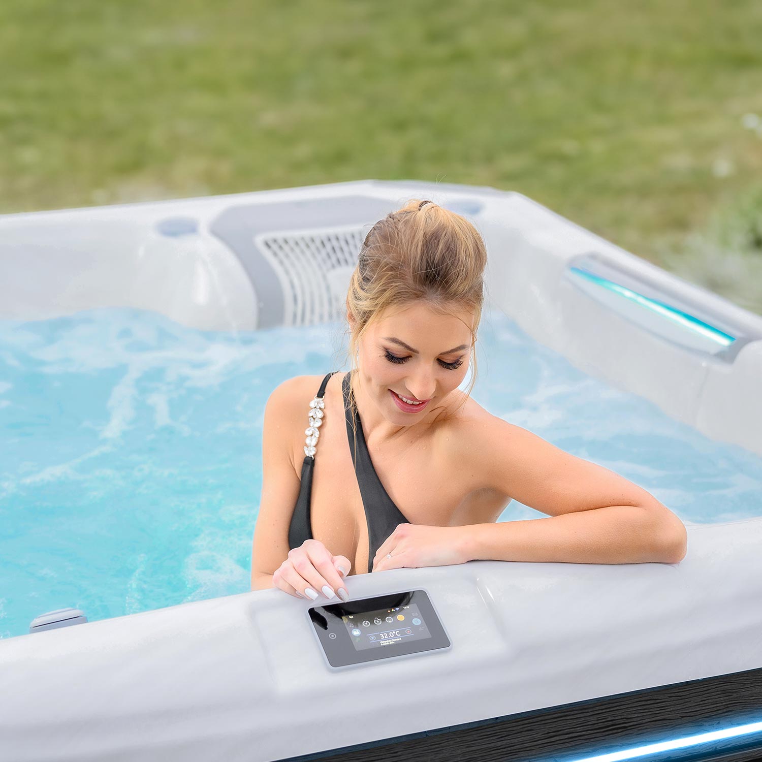wellis, kilimanjaro, hot tub, infinity jet, lifestyle