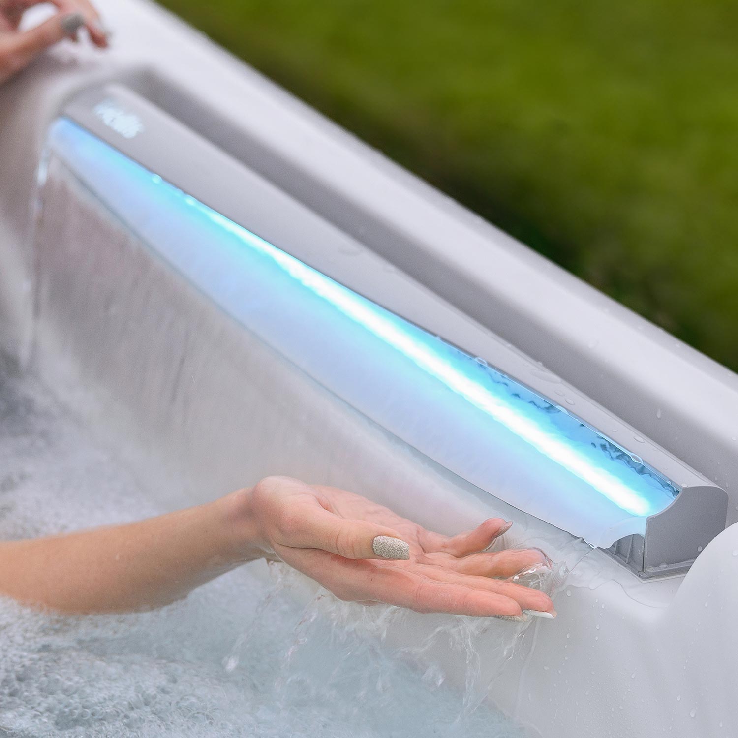 wellis, kilimanjaro, hot tub, infinity jet, lifestyle